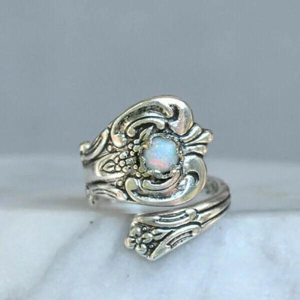 Hvid Opal Ske Justerbar Ring