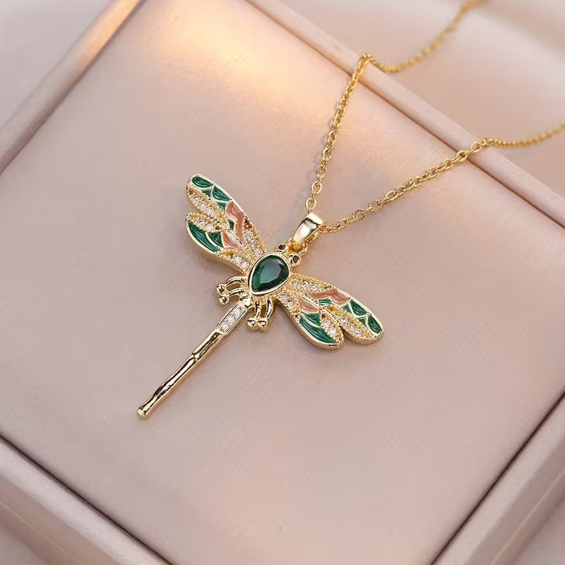 Emerald Dragonfly Elegance Halskæde