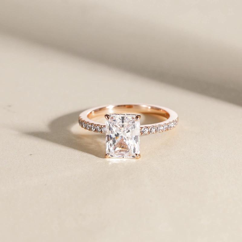Elegant Sølvring med Funklende Sten – Tidløst Design