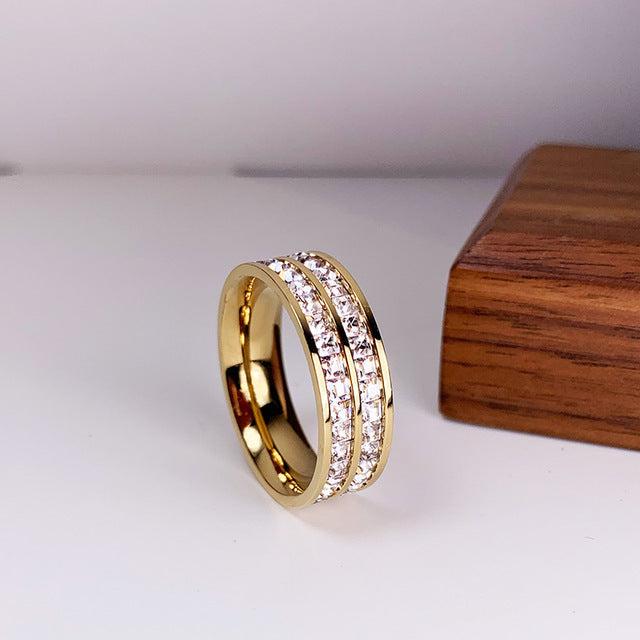 Elegant ring med dobbelt zirconia indlæg