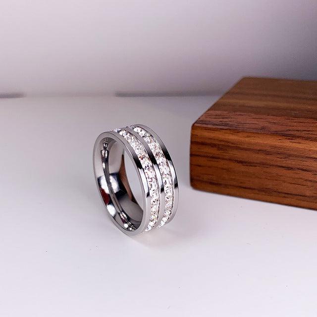 Elegant ring med dobbelt zirkonia indlæg