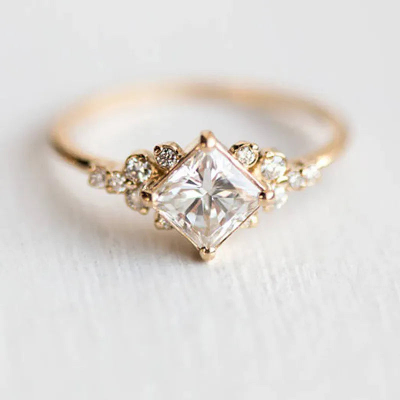 Guld Square Solitaire Ring