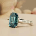 Vintage ring med blå krystal
