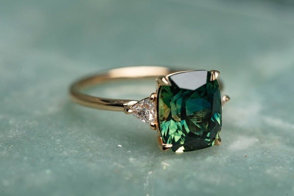 Gul Smaragd Solitaire Ring