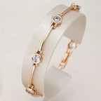 1+1 Tilbud: Elegant Guld- og Krystaløreringe + Elegant armbånd med zirkonier i guld
